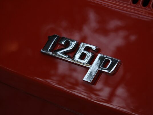 SIRVIS-owe podróże w czasie, zdjęcie: maluchem nad jeziorem Serwy - SIRVIS - Suwalszczyzna